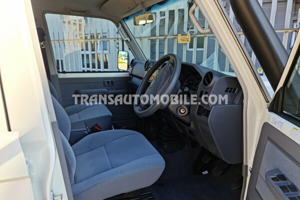 Toyota land cruiser 79 pick-up vdj 79 double cabin 4.5l turbo diesel rhd   beige