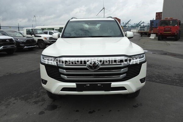 Toyota land cruiser 300 v6  vxr zx 7 seaters / places 3.3l turbo diesel automatique aeoc white pearl