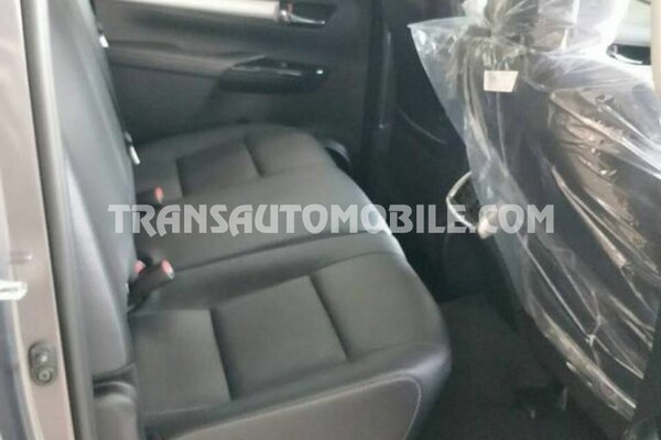 Toyota hilux / revo pick-up double cabin 2.8l diesel automatique rhd dark grey