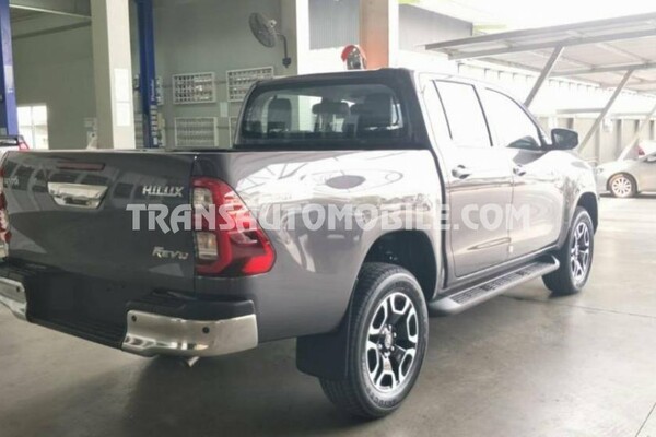 Toyota hilux / revo pick-up double cabin 2.8l diesel automatique rhd gris clair - silver