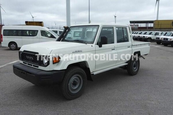 Toyota land cruiser 79 pick-up hzj 79 double cabin 4.2l diesel  5 seaters/places  facelift