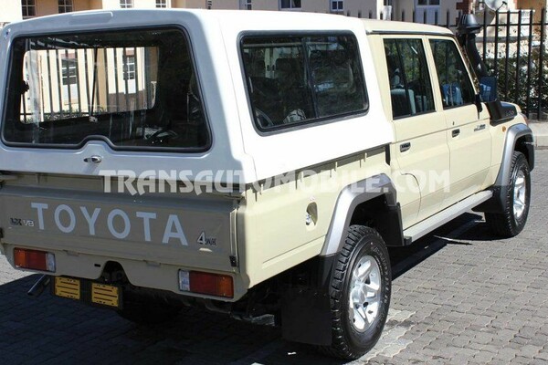 Toyota land cruiser 79 pick-up vdj 79 double cabin 4.5l turbo diesel rhd   two tones white and beige