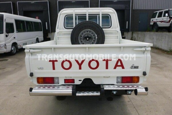 Toyota land cruiser 79 pick-up vdj v8 79 double cabin  4.5l turbo diesel white