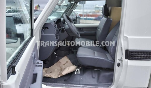 Toyota land cruiser 79 pick-up hzj 79 single cab 4.2l diesel 3 seats pwr white