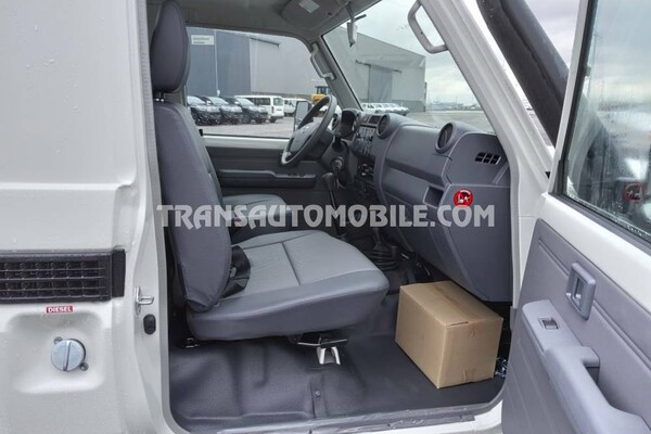 Toyota land cruiser 79 pick-up hzj 79 single cab 4.2l diesel 3 seats pwr