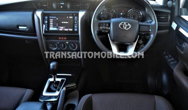 Toyota fortuner 2.8l turbo diesel automatique rhd gris clair - silver