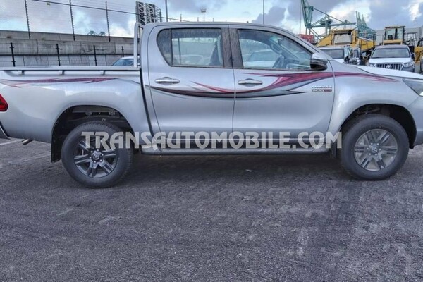Toyota hilux / revo pick-up double cabin super luxe 2.4l turbo diesel blanc