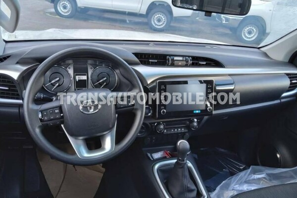 Toyota hilux / revo pick-up double cabin super luxe 2.4l turbo diesel white