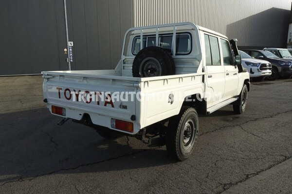 Toyota land cruiser 79 pick-up hzj 79 double cabin 4.2l diesel  5 seaters/places 