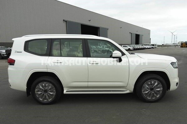 Toyota land cruiser 300 v6  gxr-8 7 seaters / places  70th anniversary 3.5l essence automatique gxraev white pearl
