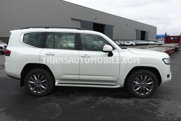 Toyota land cruiser 300 v6  vxr zx 7 seaters / places 3.3l turbo diesel automatique aeoc white pearl
