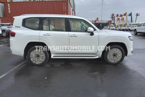 Toyota land cruiser 300 v6  gxr-8 7 seaters / places  70th anniversary 3.3l turbo diesel automatique