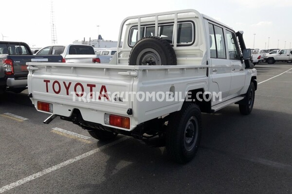 Toyota land cruiser 79 pick-up hzj 79 double cabin 4.2l diesel  5 seaters / places 