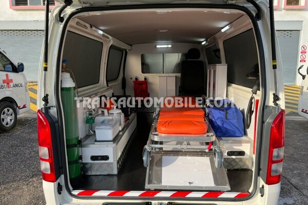 Toyota hiace standard roof  2.0l essence automatique ambulance rhd /2wd/auto
