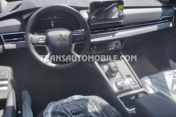 Mitsubishi outlander  4wd luxury  2.5l essence automatique new model