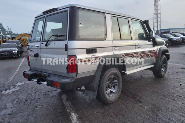 Toyota land cruiser 76 station wagon vdj v8 limited 4.5l turbo diesel limited new model  gris clair - silver