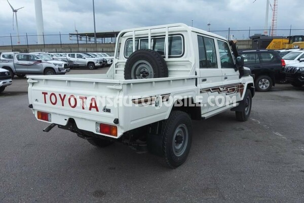 Toyota land cruiser 79 pick-up grj double cabin 4.0l essence 5 seats/places