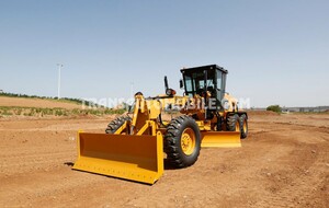Anuncio de Ingeniería civil y carreteras SEM 917F MOTOR GRADER ref: 3445 - 92 000 USD , vehículo disponible para exportación a África – Entrega rápida y precios competitivos.