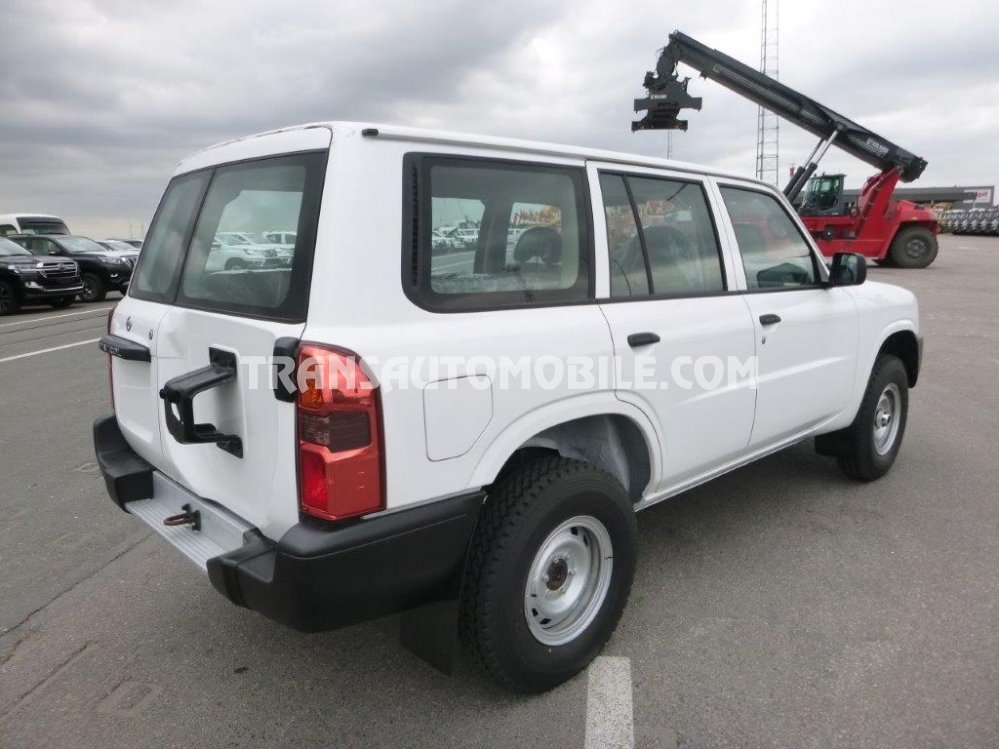Price Nissan Patrol Y61 Turbo Diesel - Nissan Africa Export - 2415