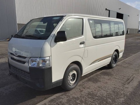 minivan toyota hiace